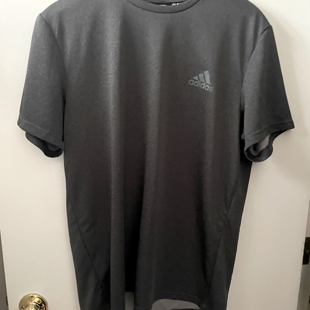 Men’s Large Gray Short Sleeve Adidas shirt